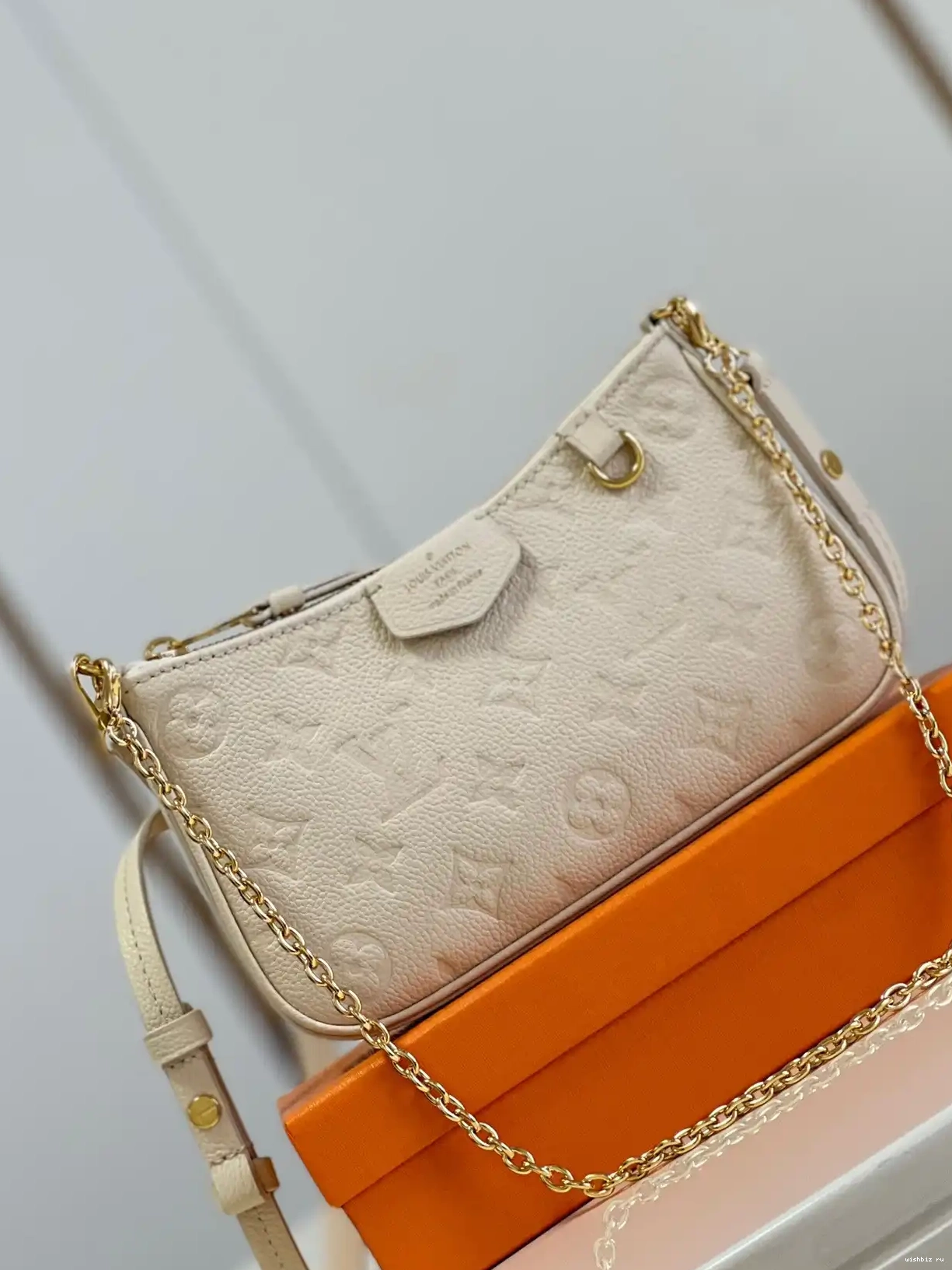 WIS POUCH VUITTON STRAP ON LOUIS EASY 0320