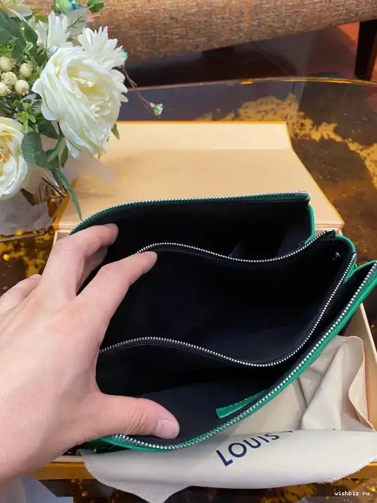 WIS COUSSIN VUITTON LOUIS PM 0321