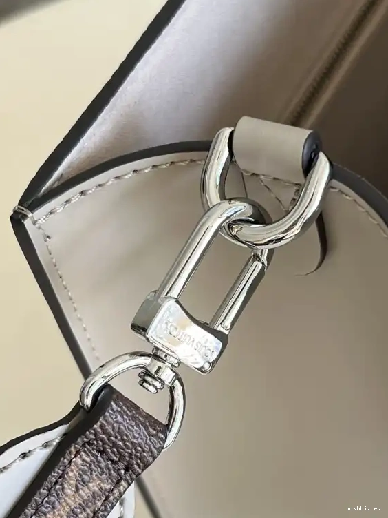 WIS SAC PLAT PETIT LOUIS VUITTON 0320