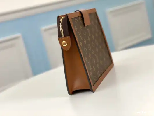 WIS CHANELUTCH LOUIS VUITTON 0321