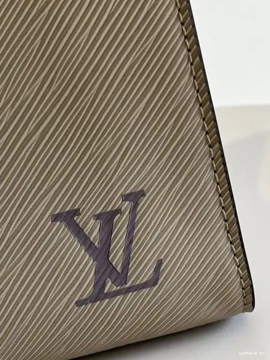 WIS SAC PLAT PETIT LOUIS VUITTON 0320