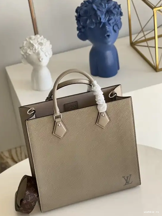 WIS SAC PLAT PETIT LOUIS VUITTON 0320