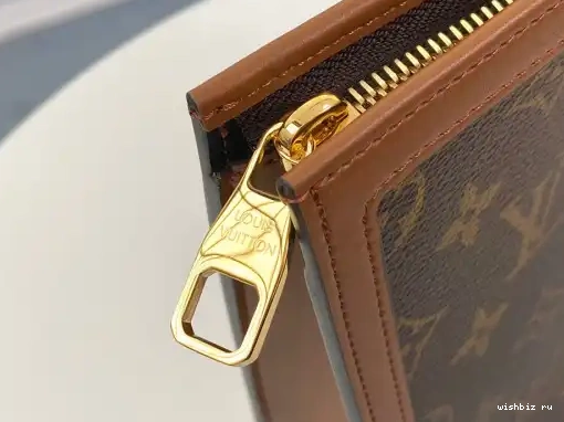 WIS CHANELUTCH LOUIS VUITTON 0321