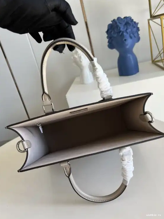 WIS SAC PLAT PETIT LOUIS VUITTON 0320