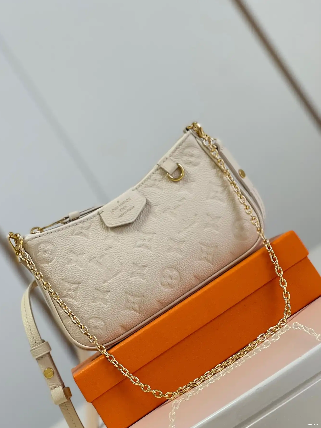 WIS POUCH VUITTON STRAP ON LOUIS EASY 0320