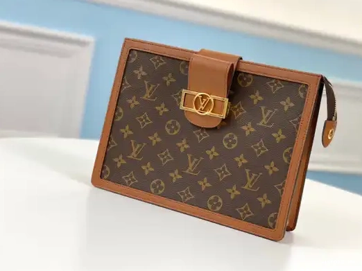 WIS CHANELUTCH LOUIS VUITTON 0321