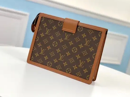 WIS CHANELUTCH LOUIS VUITTON 0321